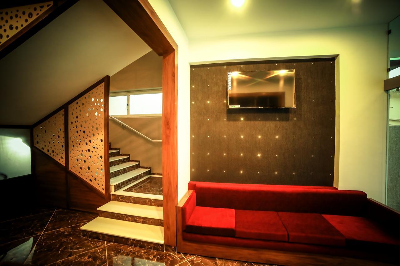 Hotel Icon Residency à Kalpatta Extérieur photo
