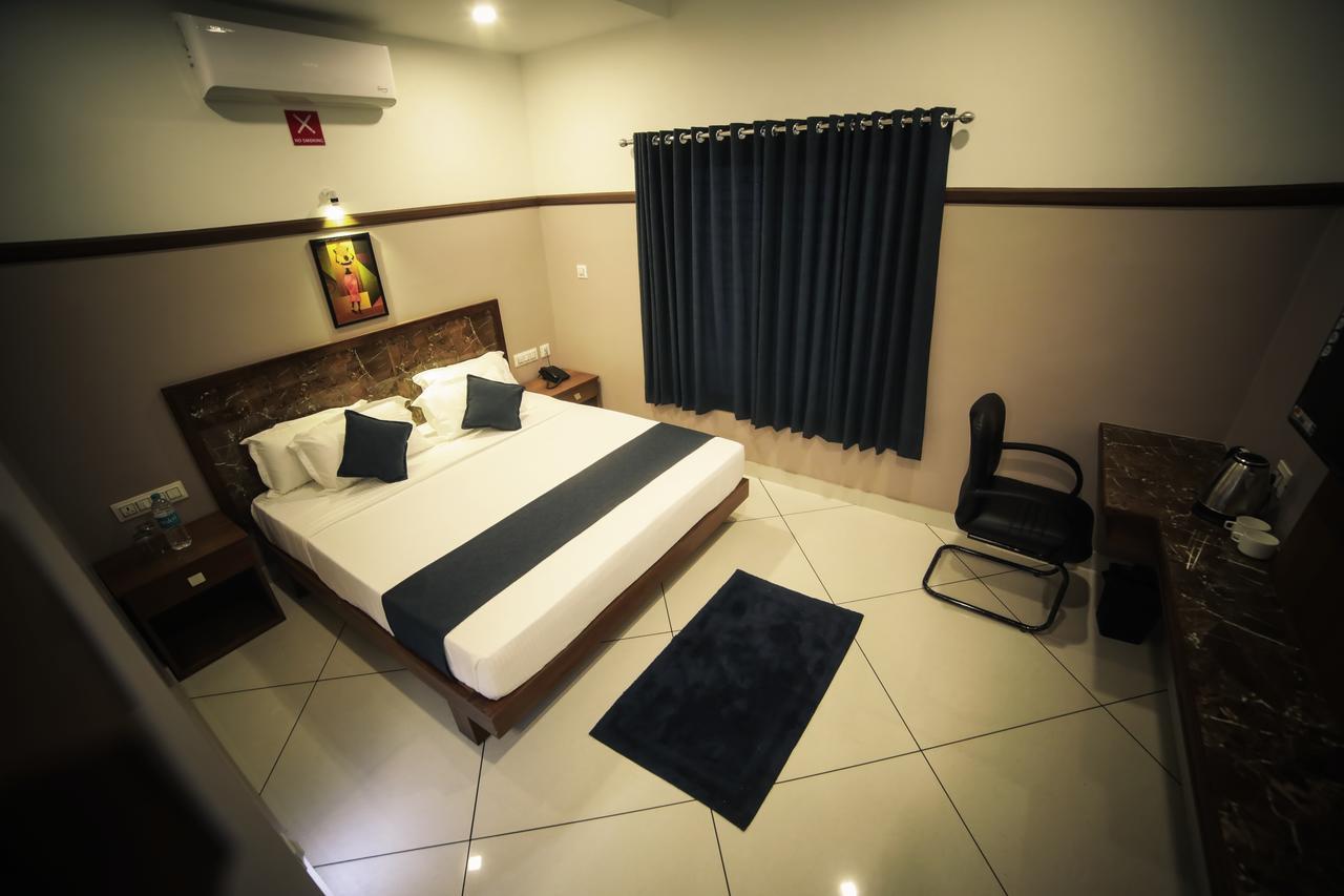 Hotel Icon Residency à Kalpatta Extérieur photo