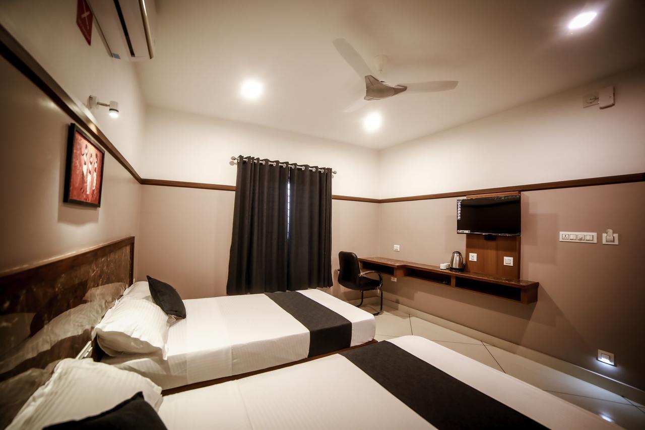 Hotel Icon Residency à Kalpatta Extérieur photo